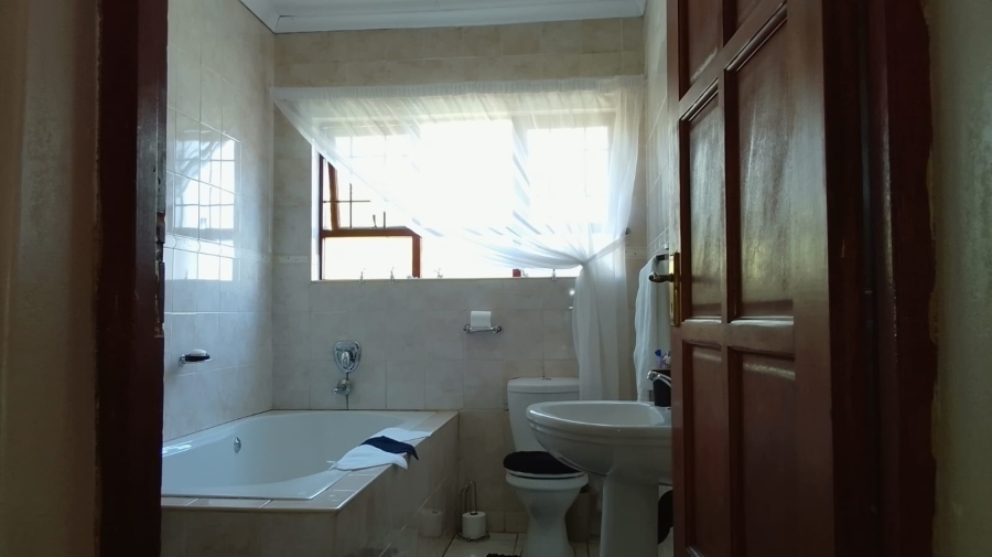 To Let 4 Bedroom Property for Rent in Safari Gardens North West